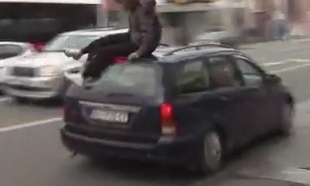 Vozač koji je udario devojku tokom blokade u Ruzveltovoj: Osumnjičen za pokušaj teškog ubistva, osuđivan sedam puta