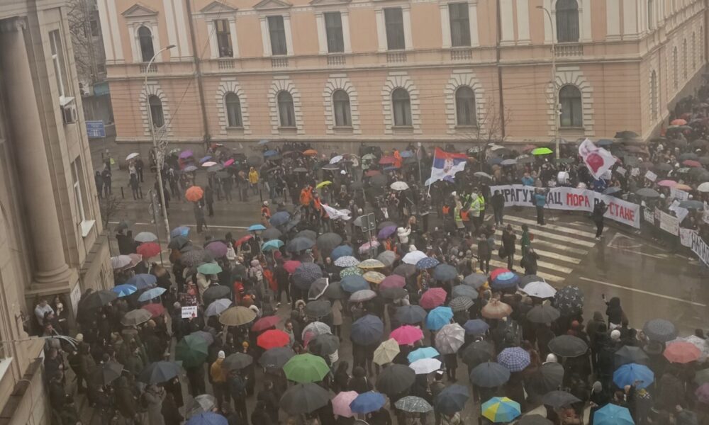 Protestno okupljanje na Trgu Radomira Putnika