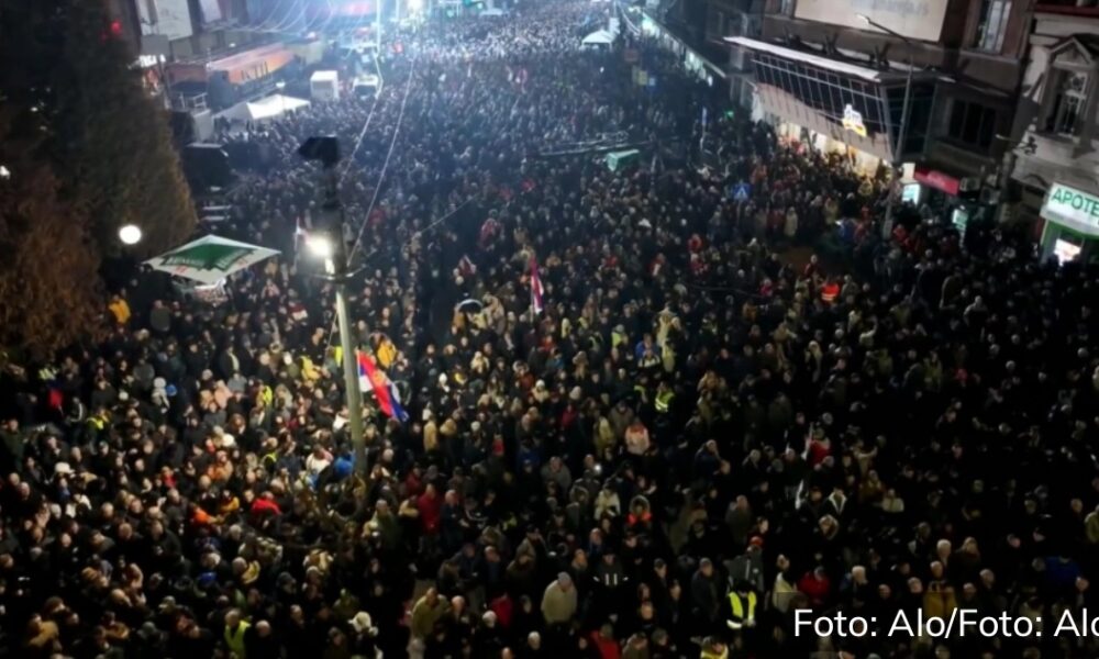 Počeo veliki skup, Vučić predstavlja Pokret za narod i državu i plan Srbije do 2032. godine (FOTO)