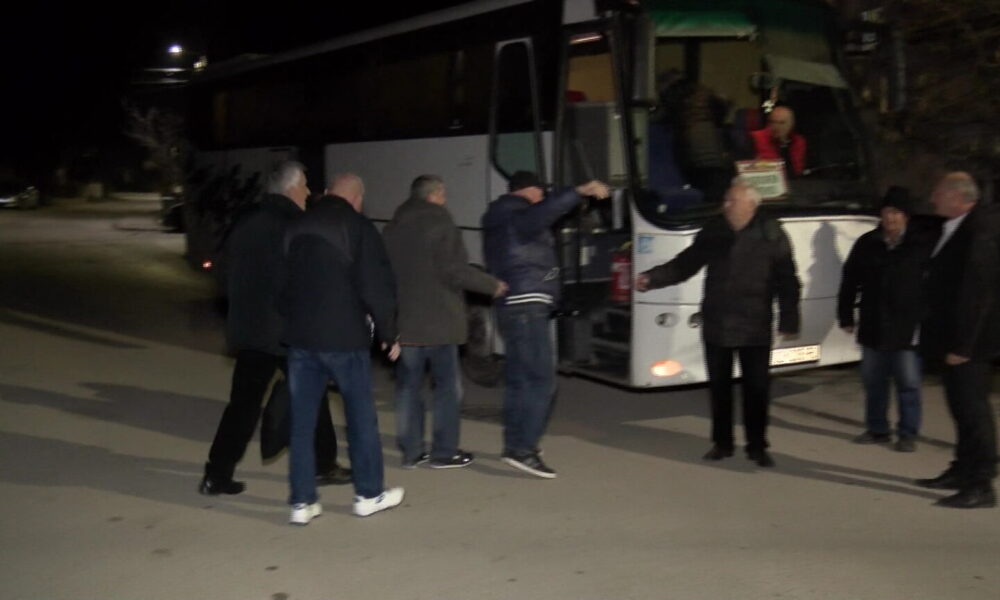 Više od 350 interno raseljenih lica iz Kragujevca organizovano otišlo na glasanje na Kosovu i Metohiji