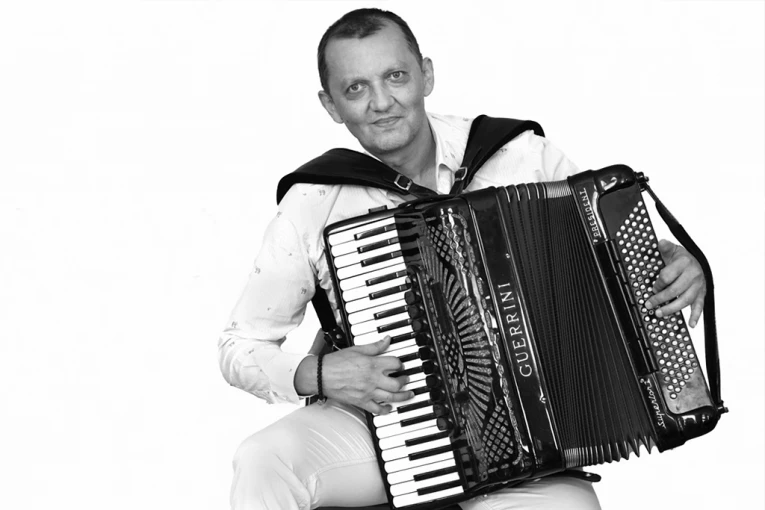Preminuo poznati harmonikaš Boban Kopunović