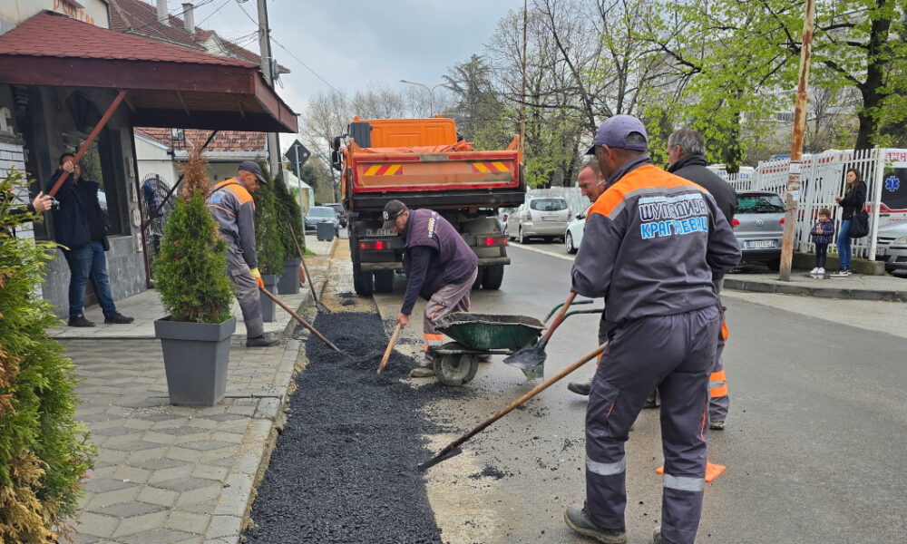 Radovi na sanaciji raskopanih površina i udarnih rupa u Kragujevcu
