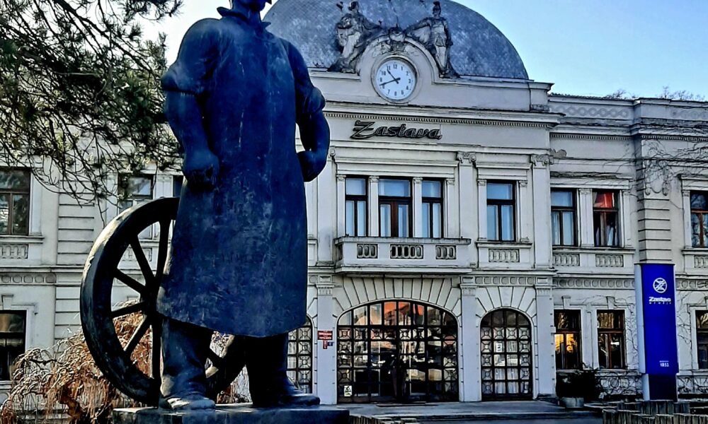 Pesmom i igrom u čast grada: Sabor Šumadijske pesme kod “Zastavinog sata”