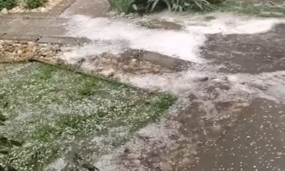 Snažno nevreme u Šumadiji: Grad pogodio Topolu, Aranđelovac i okolinu