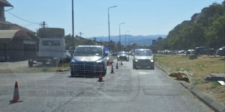 Udes u Ulici Vladimira Rolovića: Linijski taksista oborio vozača električnog trotineta