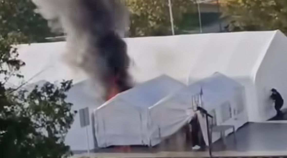 PUCNJAVA ISPRED SKUPŠTINE SRBIJE: Vladan (70) ranio Milana (57), pa zapalio šator i bacio metke u vatru!