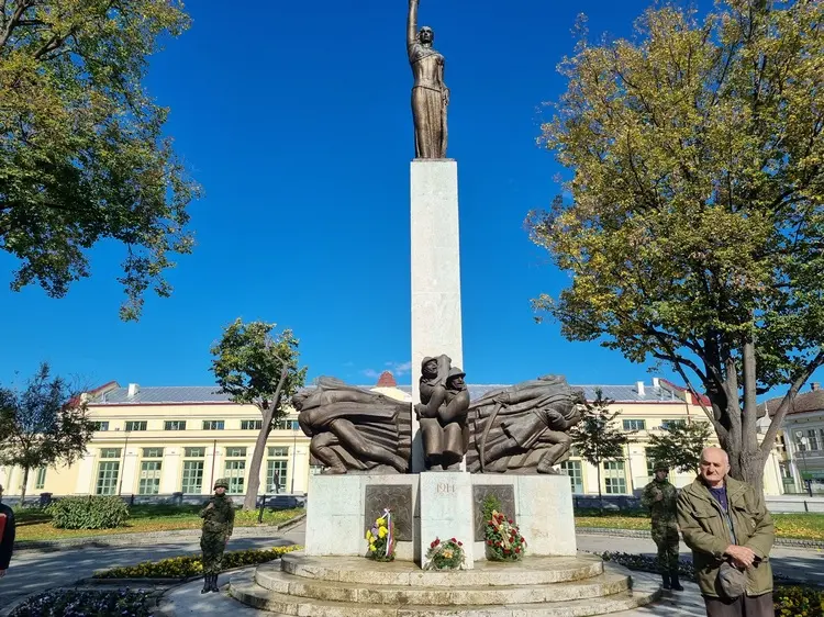 Obeležen Dan oslobođenja Kragujevca u Prvom svetskom ratu: Počast palim Šumadincima kraj spomenika Antuna Augustinčića