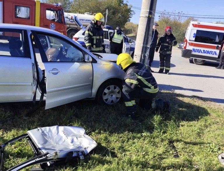 Saobraćajna nezgoda u Ulici Save Kovačevića: Povređeni prebačeni u UKC Kragujevac