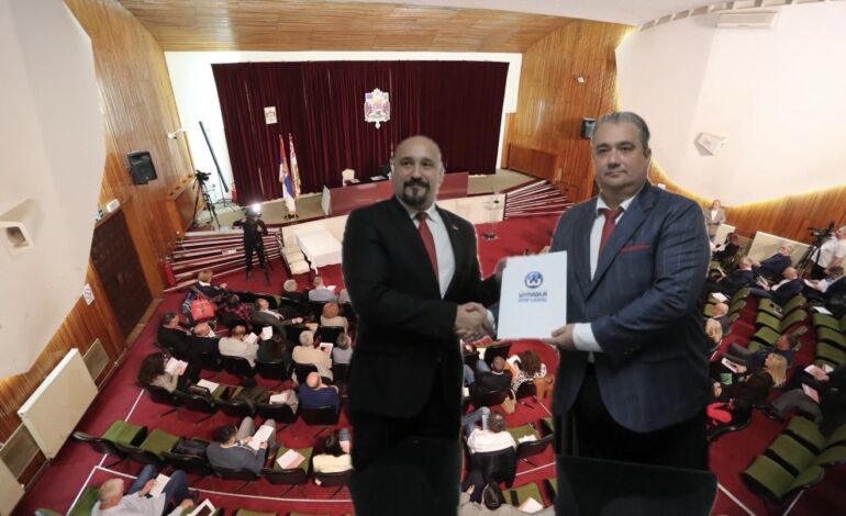 Potpuni raskol u opoziciji u Kragujevcu: Jedni hvale bivšeg, a glasaju za novog direktora „Šumadije“