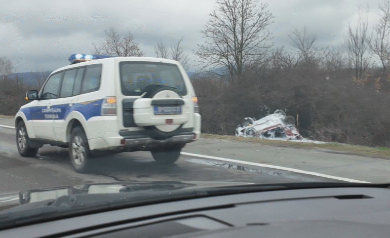 Teška nesreća kod Kragujevca: Dva automobila završila van puta, ima poginulih