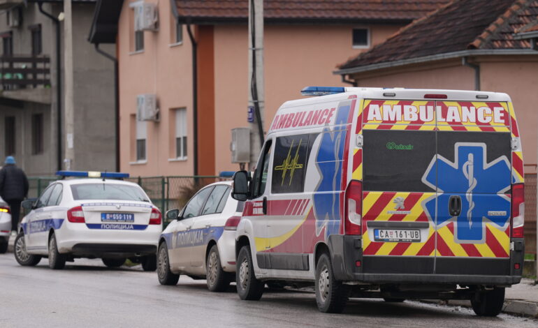 UBIO RODITELJE JOŠ PRE SEDAM DANA, ROĐAK OTKRIO HOROR: Sin zaklao majku i oca, pa prerezao vene u fotelji, uzeo i šerpu?! Isplivali novi detalj