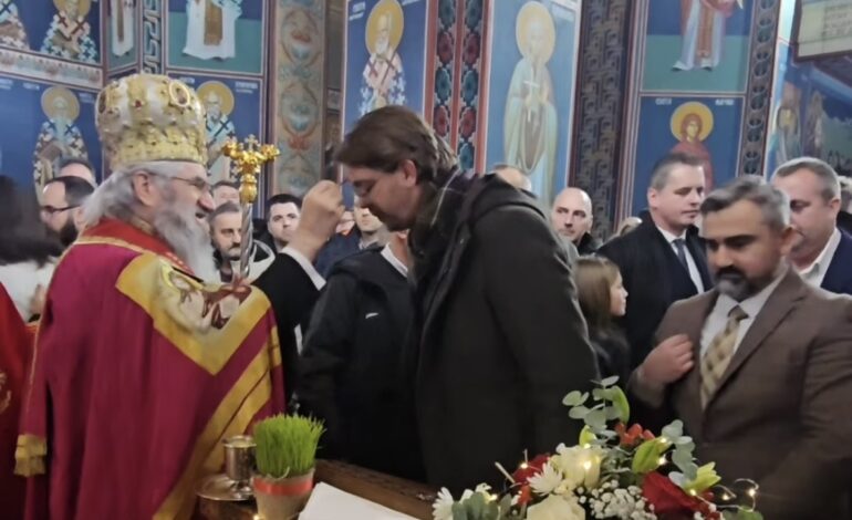 Badnje veče u Kragujevcu: Praznično bdenje i nalaganje badnjaka