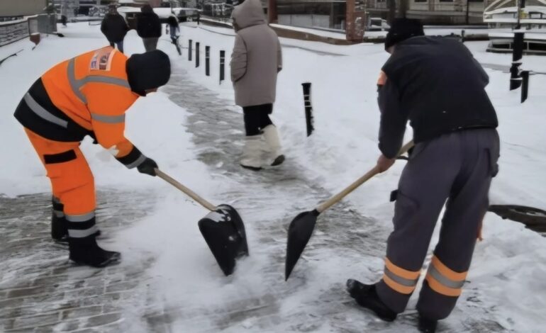 Svi putni pravci u Kragujevcu prohodni: Zimske službe na terenu, u gradu oko 10 centimetara snega