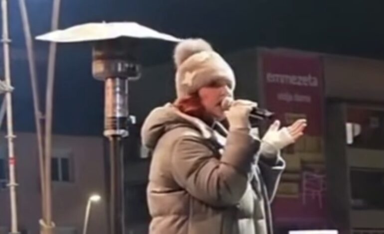 Čačani zgroženi ponašanjem blokadera na trgu: „Sram ih bilo – pijani huligani gađali Anu Bekutu grudvama“