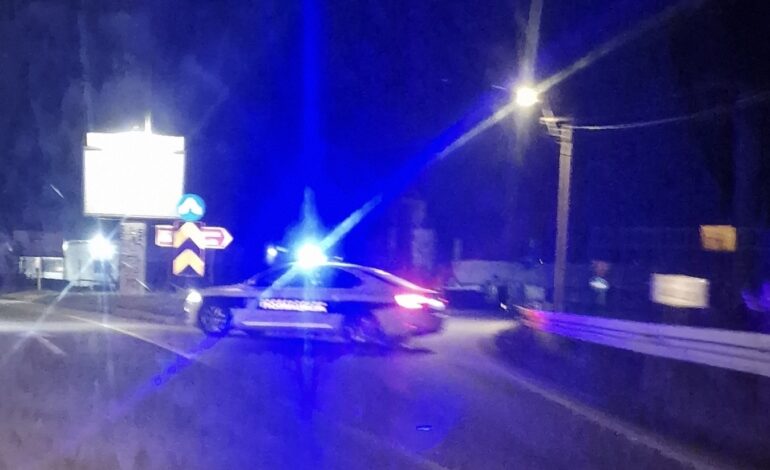 JEZIVA NESREĆA KOD KNIĆA Automobil udario pešaka, čovek umro na licu mesta