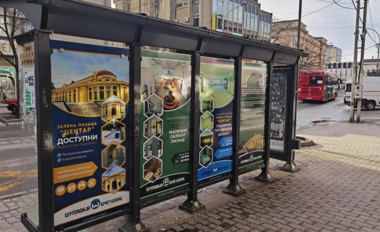 JKP „Šumadija“ Kragujevac apeluje na građane: Ne lepiti plakate na autobuskim stajalištima