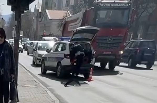 Sudar dva automobila na Bubnju: Nema povređenih, pričinjena materijalna šteta