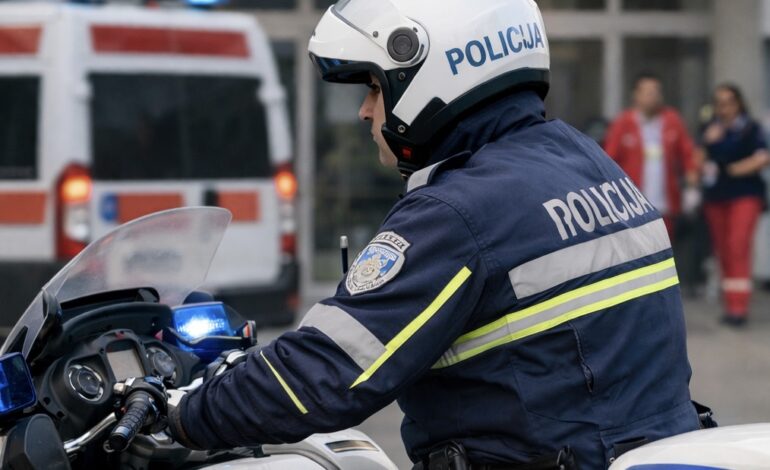 Heroj na motoru: Policajac spasao povređeno dete i odvezao ga u UKC