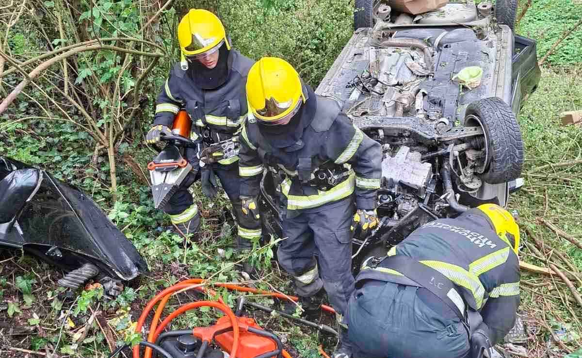 Na starom putu Kragujevac – Jagodina automobil sleteo s kolovoza, povređena žena