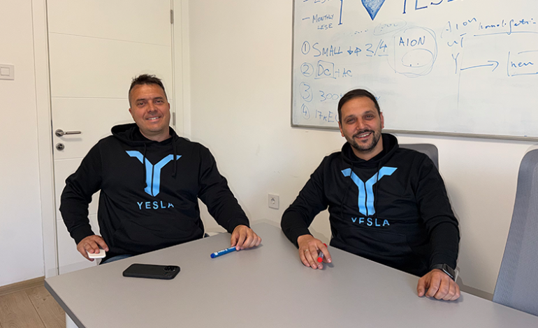 Aleksandar Vučić i Vuk Guberinić lansirali „Yesla“ – stiže mreža brzih punjača širom Srbije