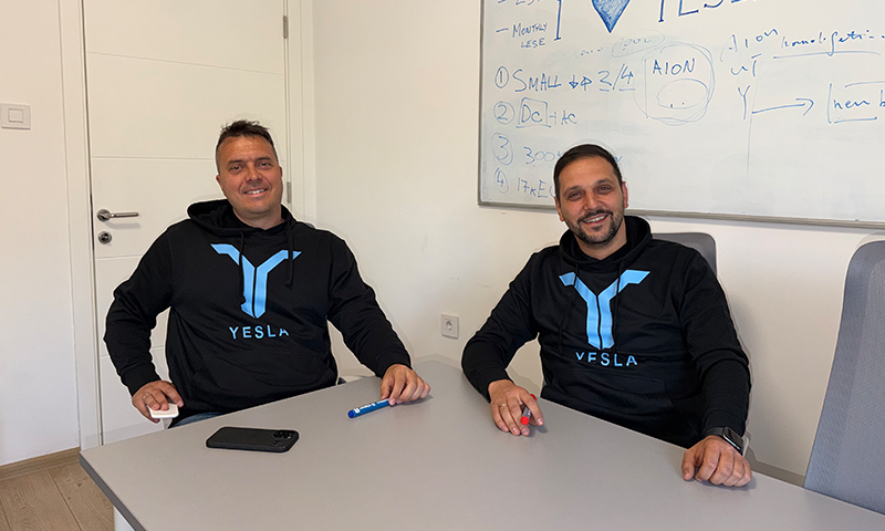 Aleksandar Vučić i Vuk Guberinić lansirali „Yesla“ – stiže mreža brzih punjača širom Srbije