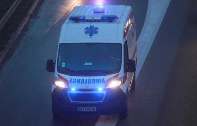 TRAGEDIJA U KORIĆANIMA: Beba preminula tokom hitnog prevoza, sanitet učestvovao u nezgodi