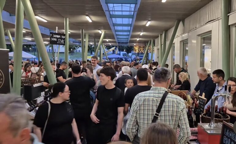PRAZNIČNA MAGIJA U SRCU GRADA: „Kraguj bazar fest“ obara rekorde posećenosti i oduševljava ponudom