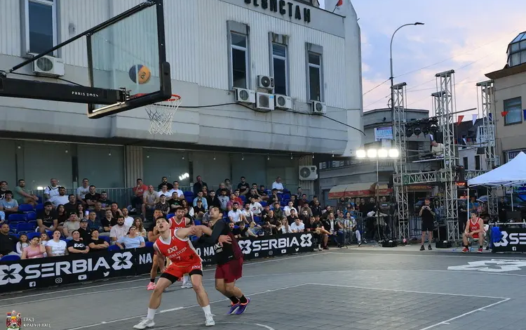 Sportski spektakl 3×3 održan sinoć na Trgu