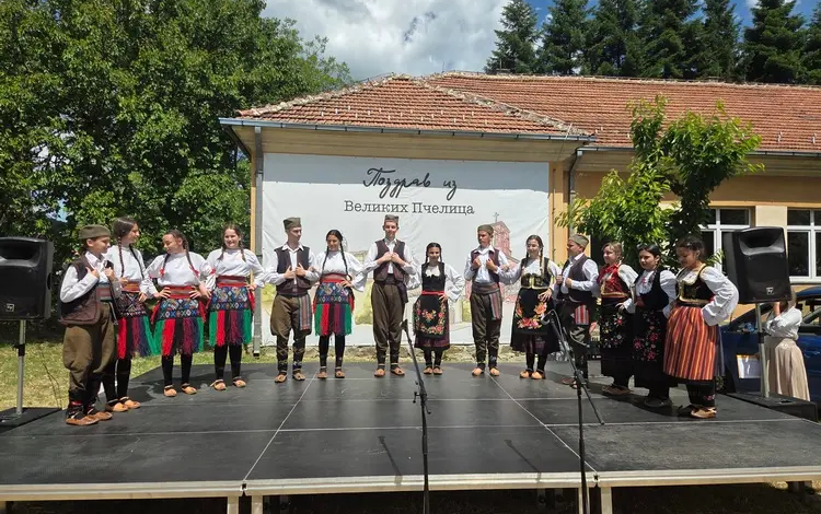 Trojički sabor u Velikim Pčelicama u znaku tradicije