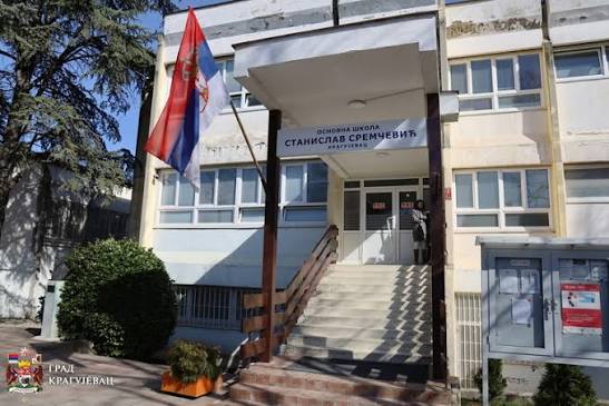 DOJAVA O BOMBI U OŠ „STANISLAV SREMČEVIĆ“: Učenici evakuisani, policijska provera završena