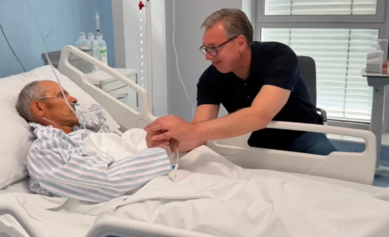 Vučić posetio pretučenog Raškovića: „Bez ikakvog razloga tukli su ga gotovo do smrti“