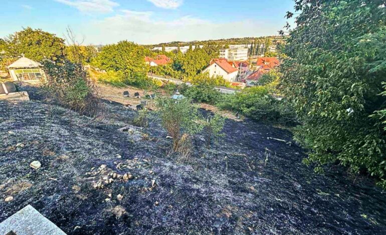 Sveće na grobljima mogu izazvati požar: JKP „Šumadija“ apeluje na građane da budu posebno oprezni