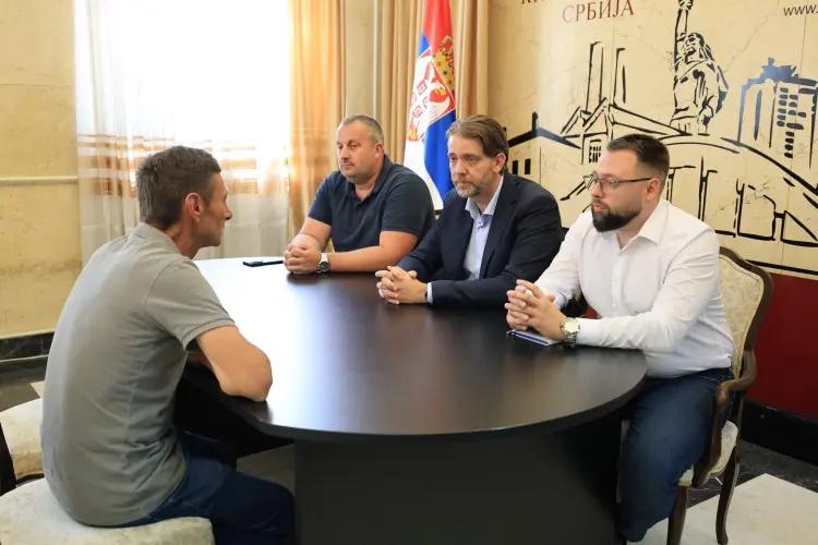 DAŠIĆ SUTRA PRIMA GRAĐANE: Gradonačelnik odgovara na pitanja sugrađana u Skupštini grada