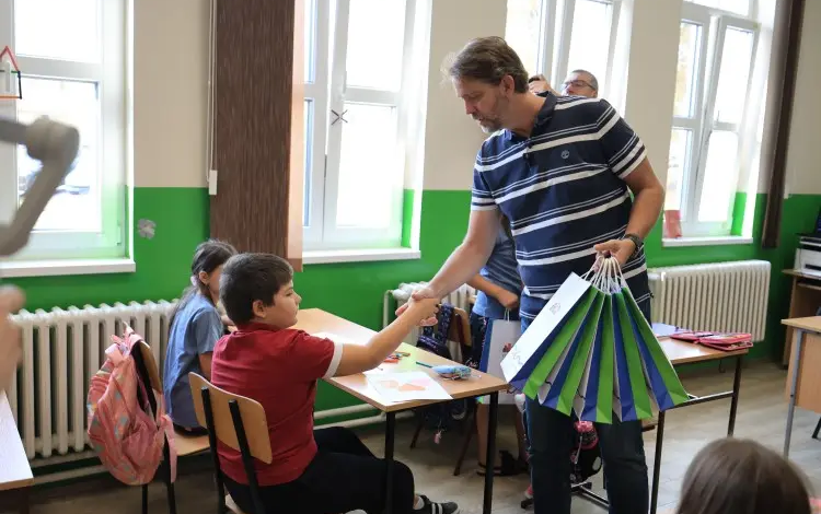 Dašić sa prvacima u Čumiću: „Prvi korak u svet obrazovanja pamti se celog života“