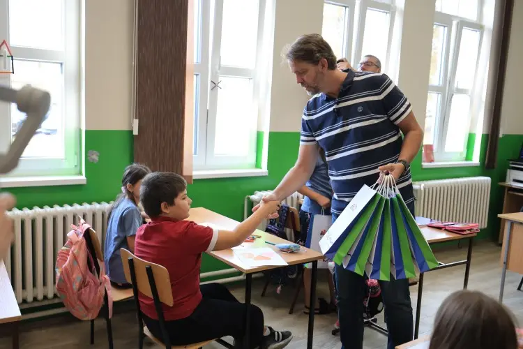 Dašić sa prvacima u Čumiću: „Prvi korak u svet obrazovanja pamti se celog života“