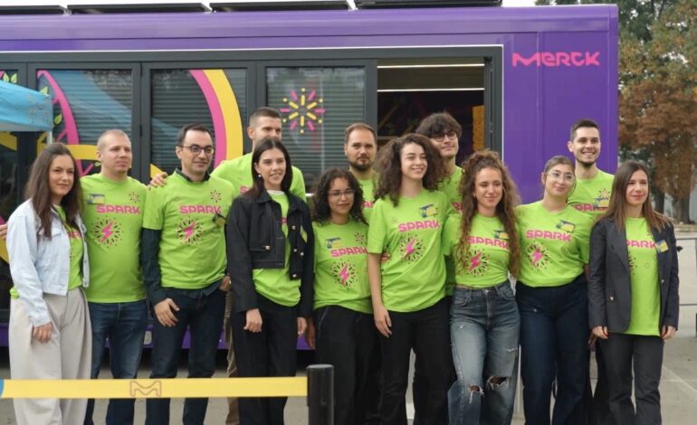 Nauka stiže na Ekspo 2027 Plejgraund: Mobilna laboratorija „Curiosity Cube“ otvorila vrata najmlađim istraživačima