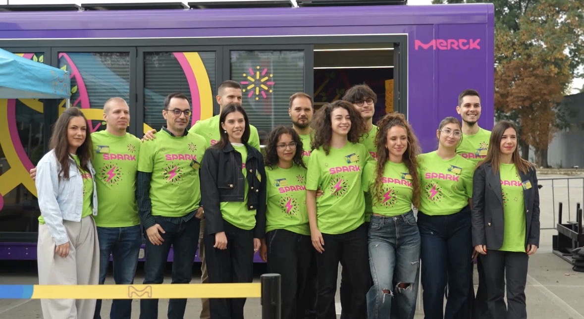 Nauka stiže na Ekspo 2027 Plejgraund: Mobilna laboratorija „Curiosity Cube“ otvorila vrata najmlađim istraživačima