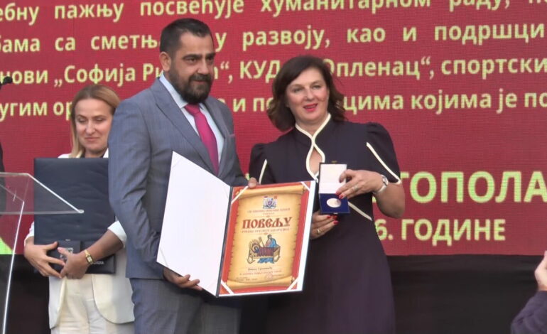 Topola nagradila najzaslužnije: Uručena najviša opštinska priznanja povodom Dana opštine