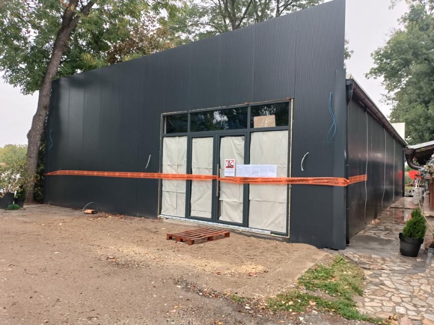 (FOTO)INSPEKCIJA STAVILA KATANAC NA „DVORIŠTE“: Gradilište zatvoreno, ostali i bez dozvole koju su već imali!