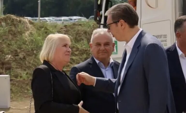 „NIKADA NIJE DAO DA NAM GAZE SRBIJU“ Nataša Jovanović: „Sa njim na čelu idemo dalje, da se borimo za našu otadžbinu“