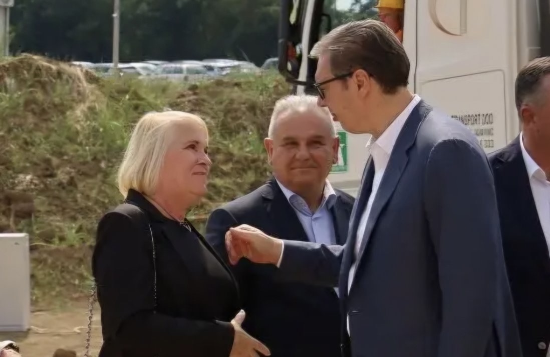 „NIKADA NIJE DAO DA NAM GAZE SRBIJU“ Nataša Jovanović: „Sa njim na čelu idemo dalje, da se borimo za našu otadžbinu“