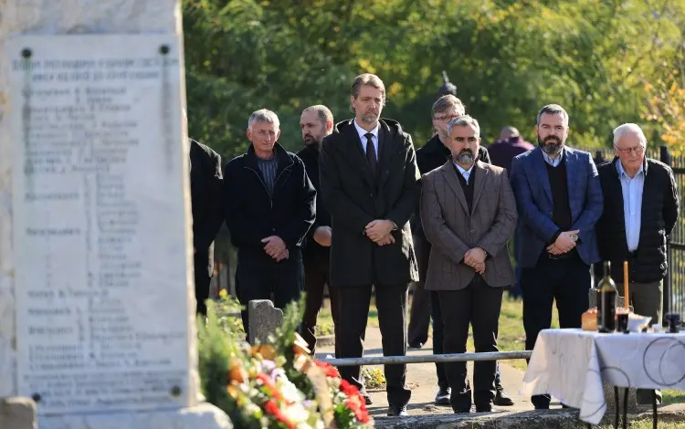 Polaganjem venaca u Ilićevu, Maršiću i Grošnici obeležena “Tri oktobra“