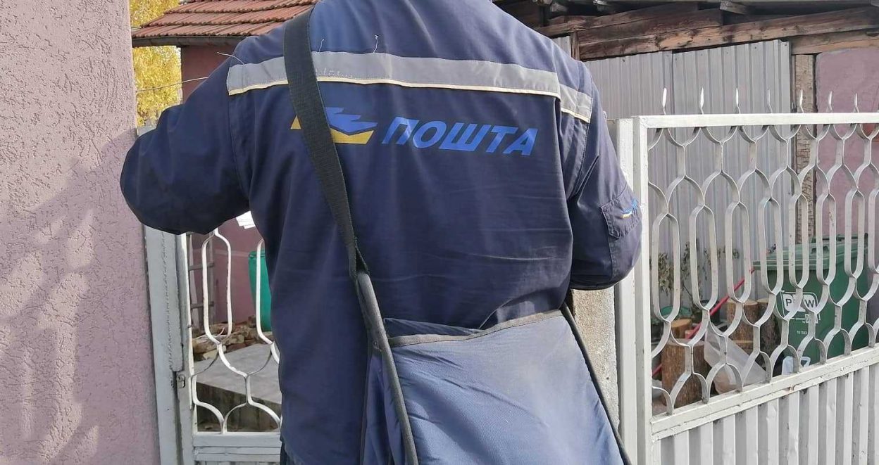 POŠTAR U KRAGUJEVCU UMESTO POŠTE DELIO UDARCE?! Svađa u Daničićevoj ulici završila se fizičkim obračunom!
